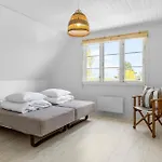 3 Bedroom Awesome In * אוטרופ