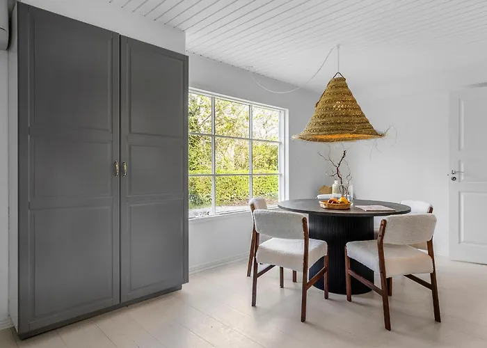 3 Bedroom Awesome In *